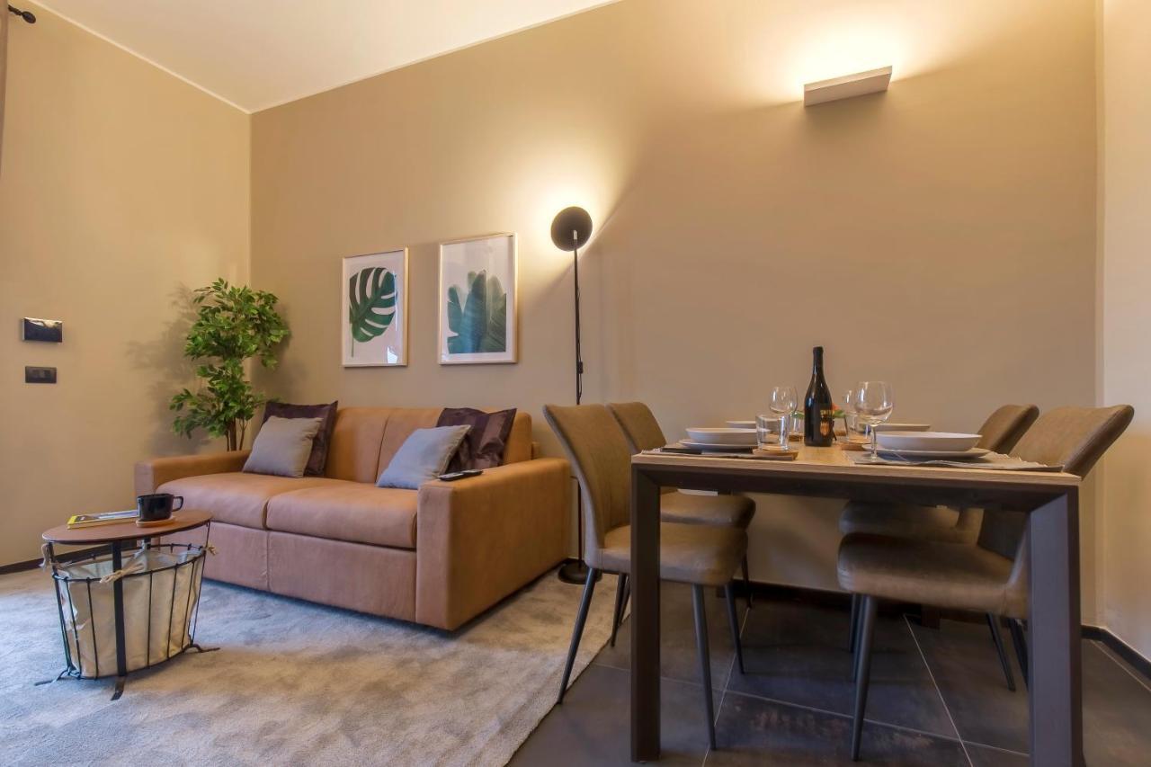 Modern & Bright 2 Bedroom Flat 50M From M4 Stop Milan Exterior photo