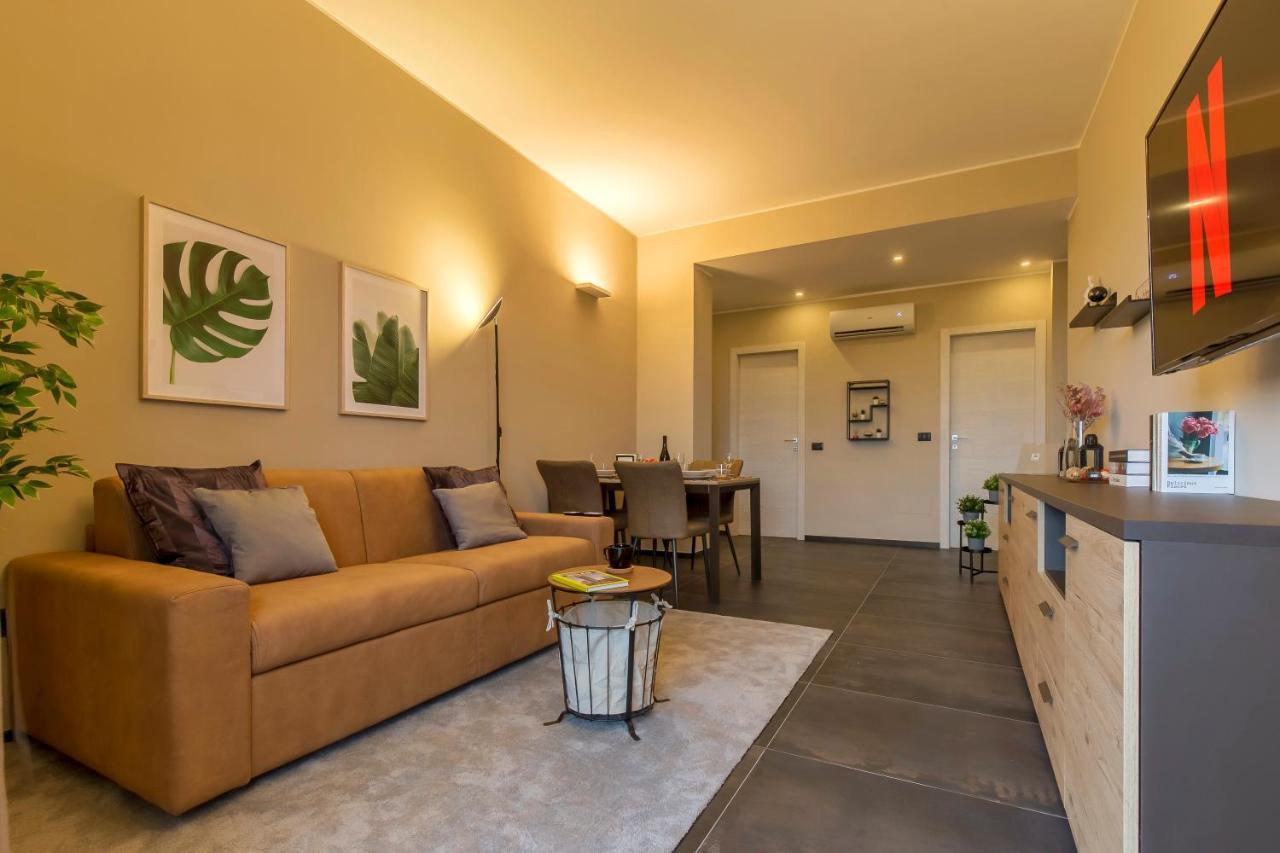 Modern & Bright 2 Bedroom Flat 50M From M4 Stop Milan Exterior photo