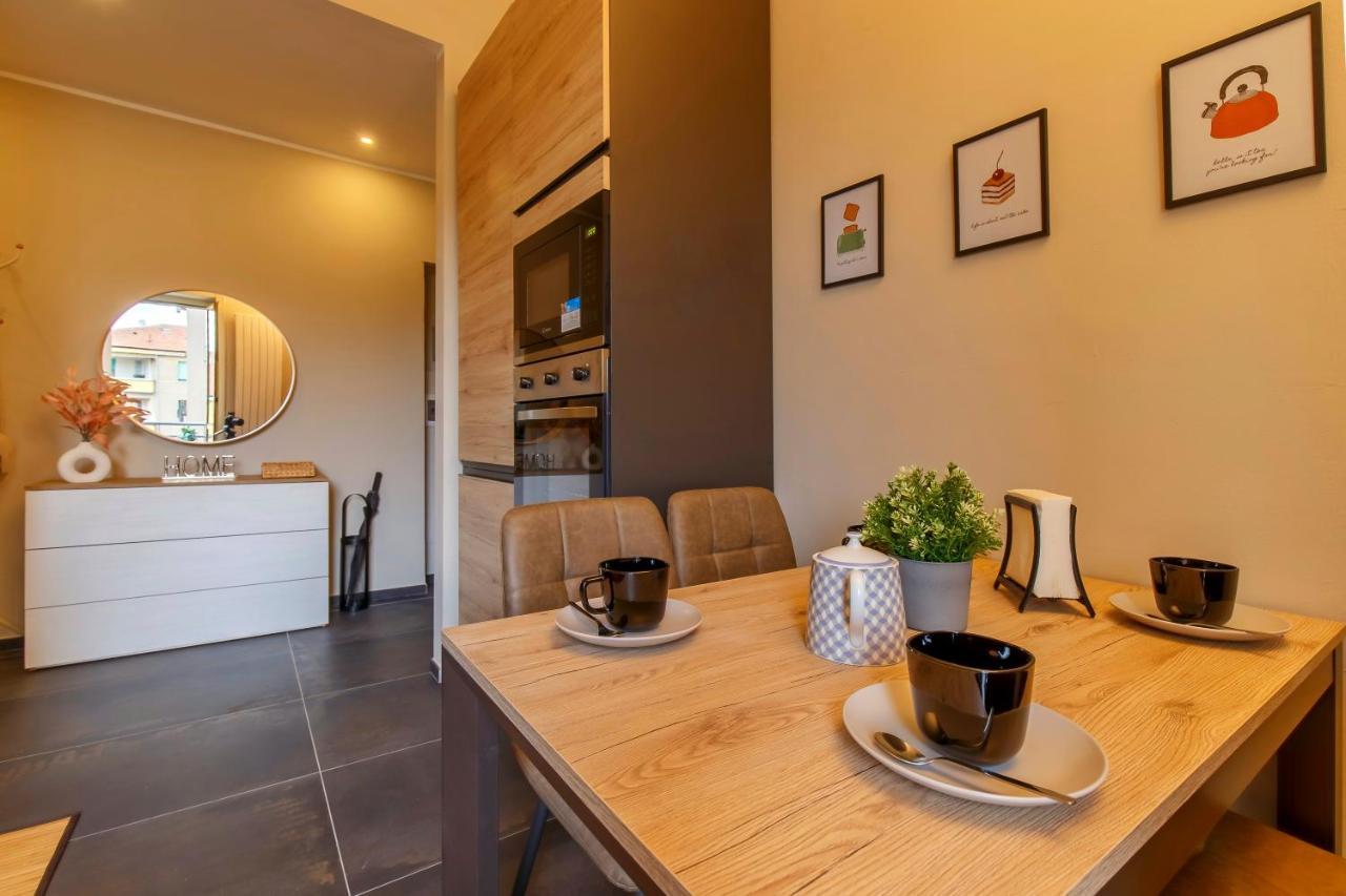 Modern & Bright 2 Bedroom Flat 50M From M4 Stop Milan Exterior photo